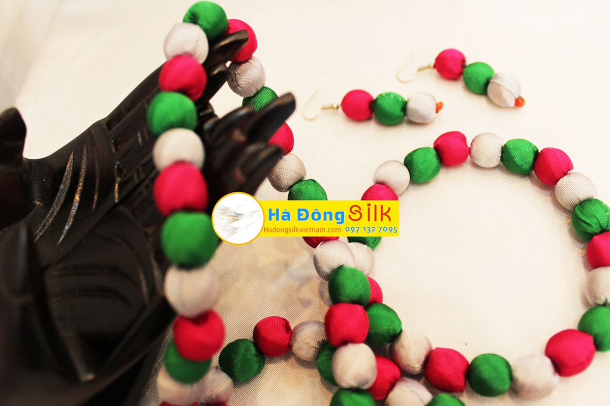 Silk Thread Necklace - MNV-BVSM01